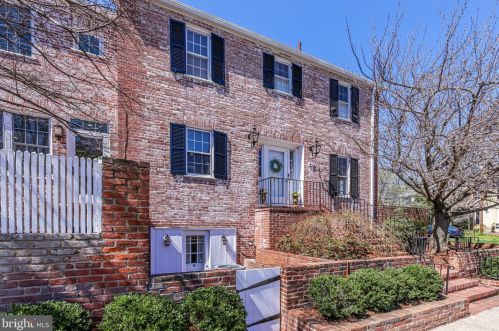 801 Royal St, Alexandria VA  22314-4340 exterior