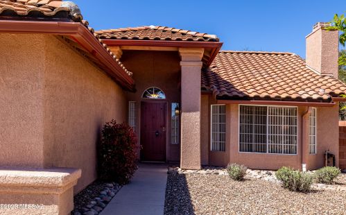 5545 Barrasca Ave, Tucson, AZ 85750-6495