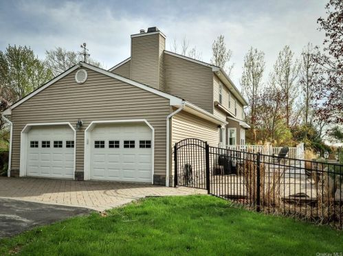 57 Brimstone Hl Rd, Middletown NY 10941-3349 exterior