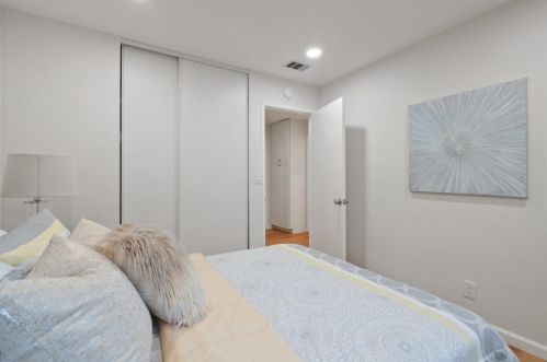 1240 Moonlight Way, Milpitas CA 95035-6227 exterior