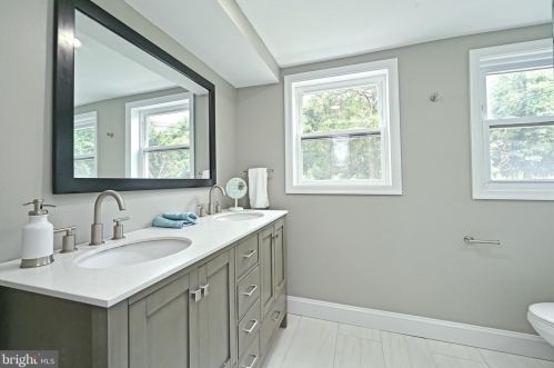 2002 Belle View Blvd, Alexandria VA 22307-1360 exterior