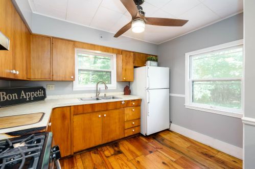 4624 1 St, Kalamazoo MI 49009-7943 exterior