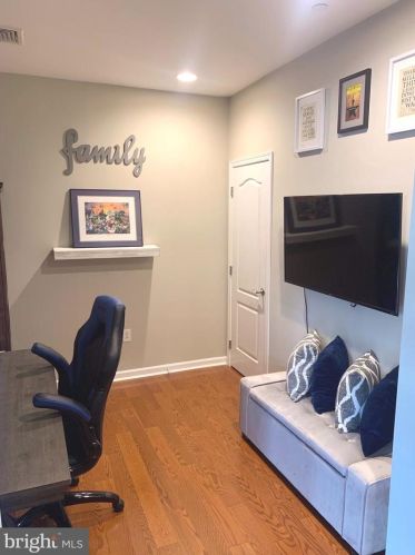 208 Carson Ter, Huntingdon Valley PA  19006-4718 exterior