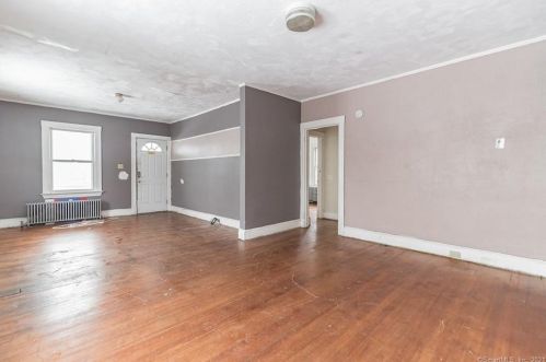 43 Elro St, Manchester CT 06040-4228 exterior