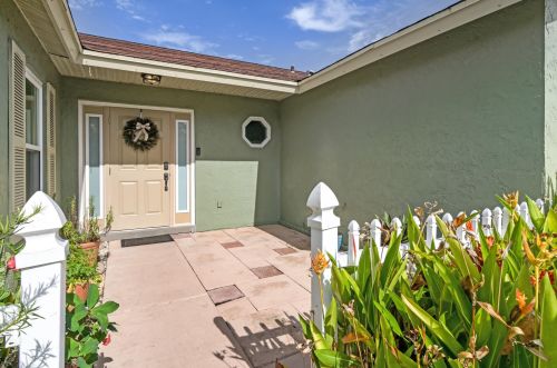 9806 Goldenrod Dr, Boynton Beach FL 33437-3607 exterior