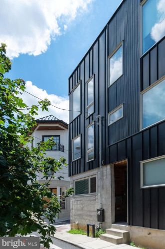 936 Leithgow St, Philadelphia PA 19123-1440 exterior