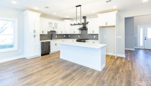 20 Linden Ave, Edison NJ 08817-3208 exterior