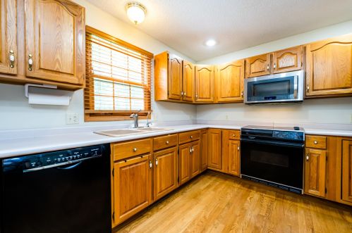 402 Lk St, Berrien Springs MI 49103-1220 exterior