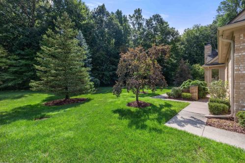 52064 Southview Rdg, Macomb Township MI 48042-1120 exterior