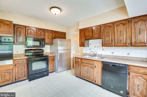 4301 Laurel Rd, Alexandria VA 22309-2520 exterior