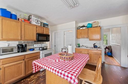 104 Lakewood St, Worcester MA  01603-2056 exterior