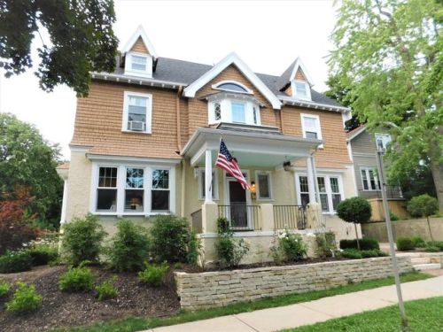 1604 Newport Ave, Milwaukee, WI 53211-2847