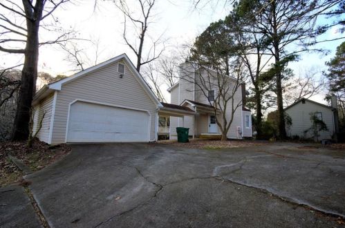 1038 Leslie Pl, Lithonia, GA 30058-8286