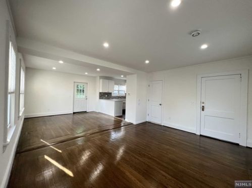 683 Ctr Ave, River Edge NJ 07661-2409 exterior