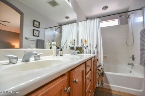 6802 Quailwood Way, Tucson AZ 85757-6923 exterior