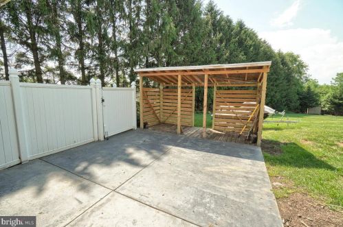 7327 Coventry Dr, Middletown MD 21769-6636 exterior