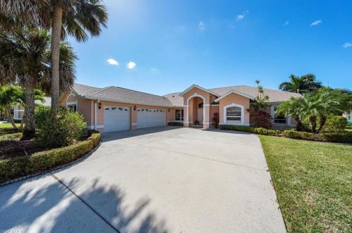 6791 Compton Ln, Naples FL 34104-7824 exterior