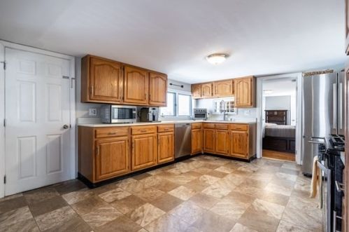 18 Hingston St, Peabody MA 01960-5825 exterior