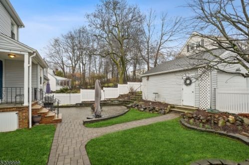 16 Fitzrandolph Rd, Town Center NJ  07052-3509 exterior