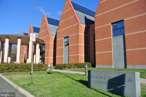 23 Canterbury Sq, Alexandria VA 22304-3065 exterior