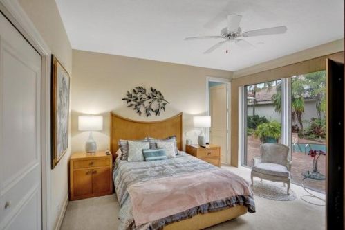 31 Is Dr, Boynton Beach FL 33435-3338 exterior