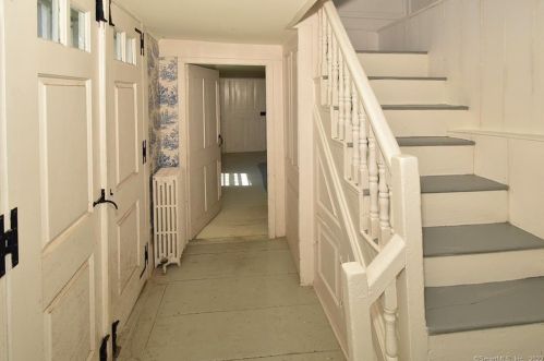 14 Meadow Rd, Windsor CT  06095-4617 exterior