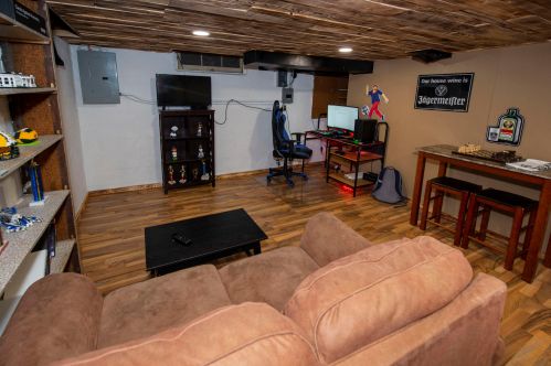 8442 Montana Ave, Milwaukee WI 53227-3357 exterior