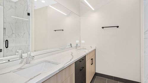 3762 Indiana Ave, Chicago IL 60827-1850 exterior