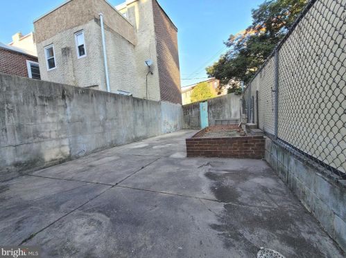 1121 Hancock St, Philadelphia PA 19133-3830 exterior