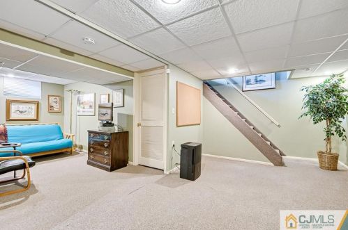 68 Monroe Ave, Edison NJ 08820-3724 exterior