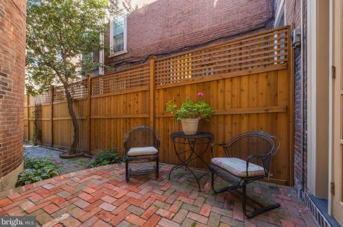 1016 Clinton St, Philadelphia PA 19107-6017 exterior