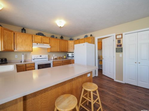 4662 8450, Taylorsville UT exterior