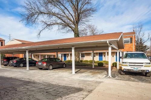 2709 Laclede Station Rd, Saint Louis MO  63143-2824 exterior