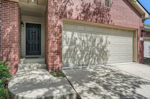 9104 Edwardson Ln, Austin TX  78749-4114 exterior