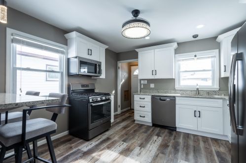 9709 Sarasota Pl, Milwaukee, WI 53222-1454