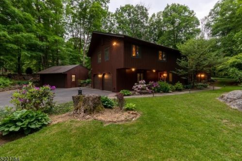 24 Church Rd, Hackettstown, NJ 07840-5634