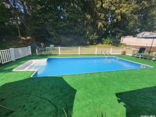 38 Fuller St, Huntington Station NY 11746-6657 exterior