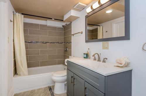 7942 Kenwood Ave, Chicago IL  60619-3411 exterior