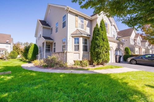 65 Heatherwood Dr, New Brunswick, NJ 08902-5589