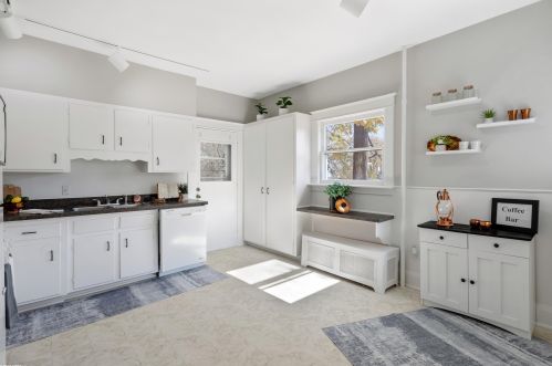 604 University Dr, Rochester MI 48307-1850 exterior