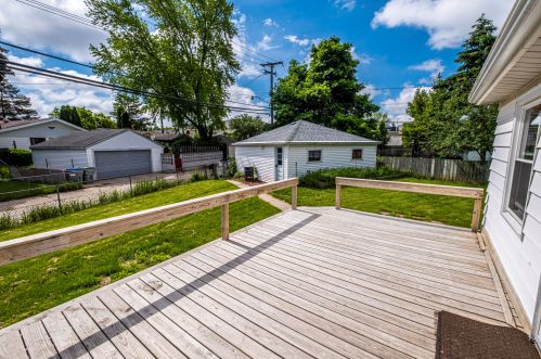 9232 Elmore Ct, Milwaukee WI 53222-2522 exterior