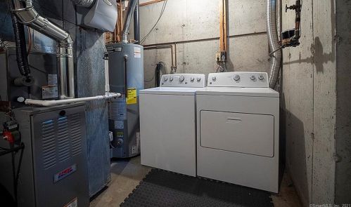 235 Metacomet Dr, Meriden CT  06450-3571 exterior