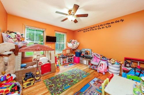 50 Mason Hl Rd, Killingly CT 06241-1324 exterior