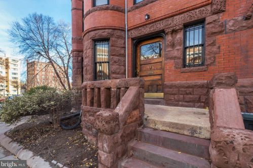 1702 Swann St, Washington DC  20009-5535 exterior