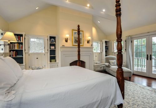 15 Woodbury Ln, Nantucket MA 02554-2151 exterior