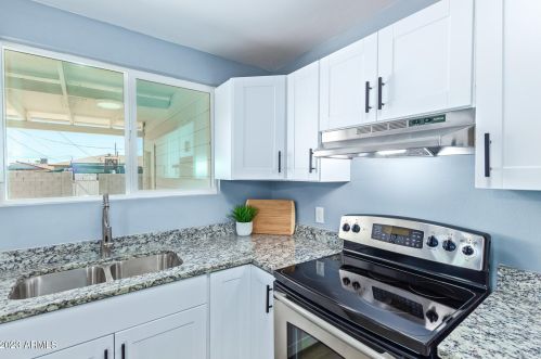 2925 42nd Ave, Phoenix AZ  85019-4323 exterior