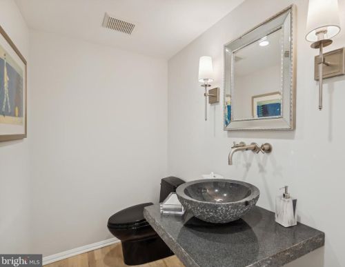 1006 Farm Haven Dr, Rockville MD 20852-4244 exterior