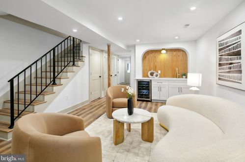 1613 Capitol St, Washington DC  20003-1620 exterior