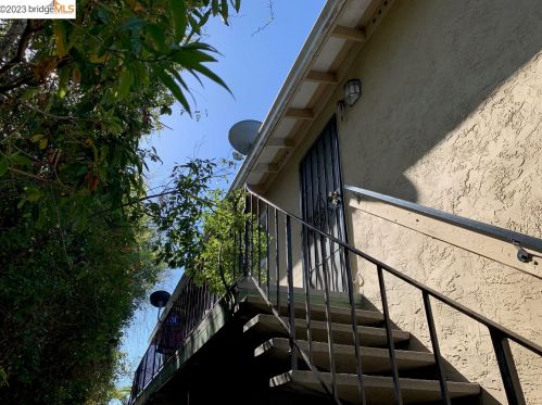 1614 63 St, Berkeley CA 94703-2607 exterior