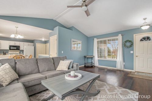 286 Riverwood Dr, Middlevle MI  49333-9075 exterior